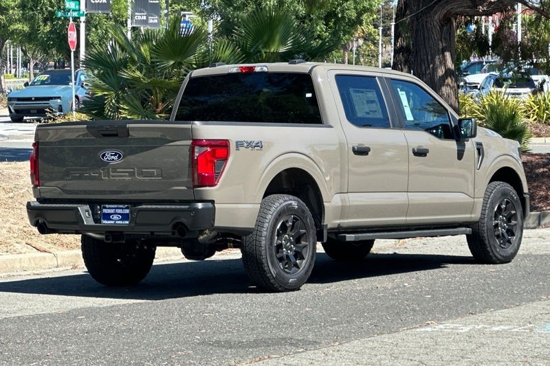 Ford F-150 Vehicle Full-screen Gallery Image 03