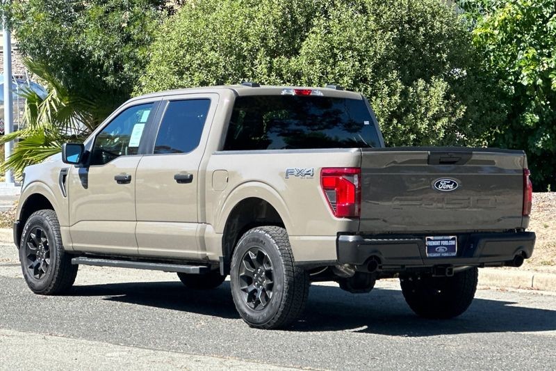 Ford F-150 Vehicle Full-screen Gallery Image 05