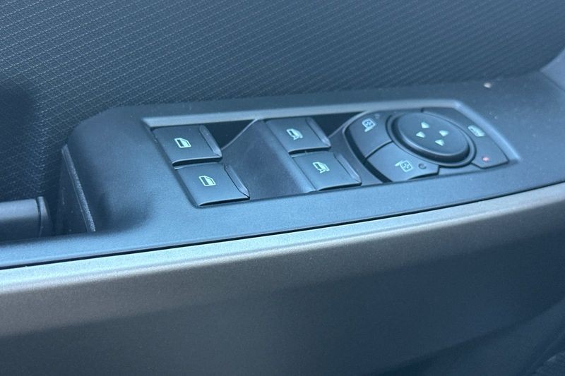 Ford F-150 Vehicle Full-screen Gallery Image 11