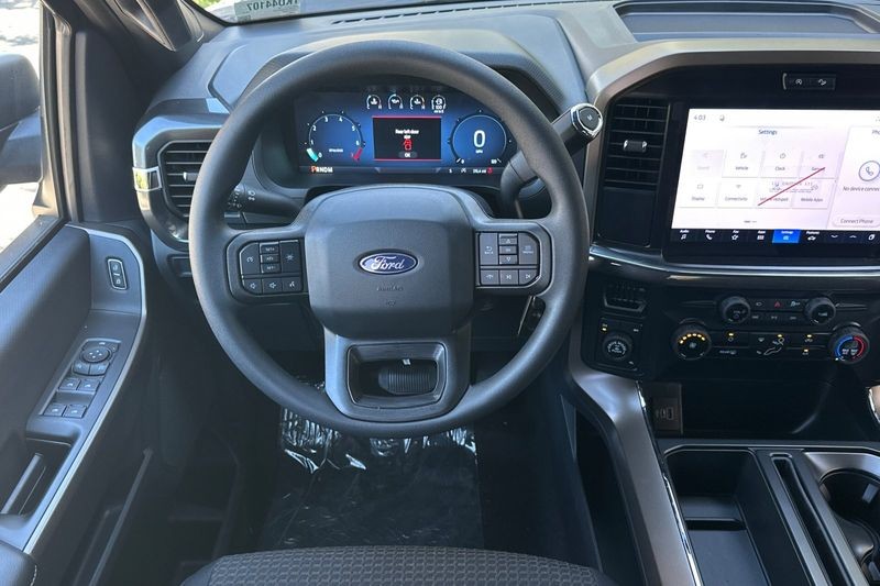 Ford F-150 Vehicle Full-screen Gallery Image 15