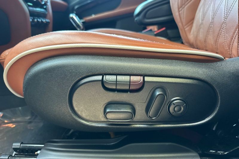 MINI John Cooper Works Countryman Vehicle Full-screen Gallery Image 13