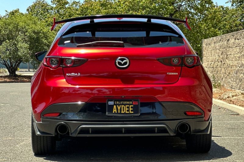 Mazda Mazda3 Vehicle Full-screen Gallery Image 04