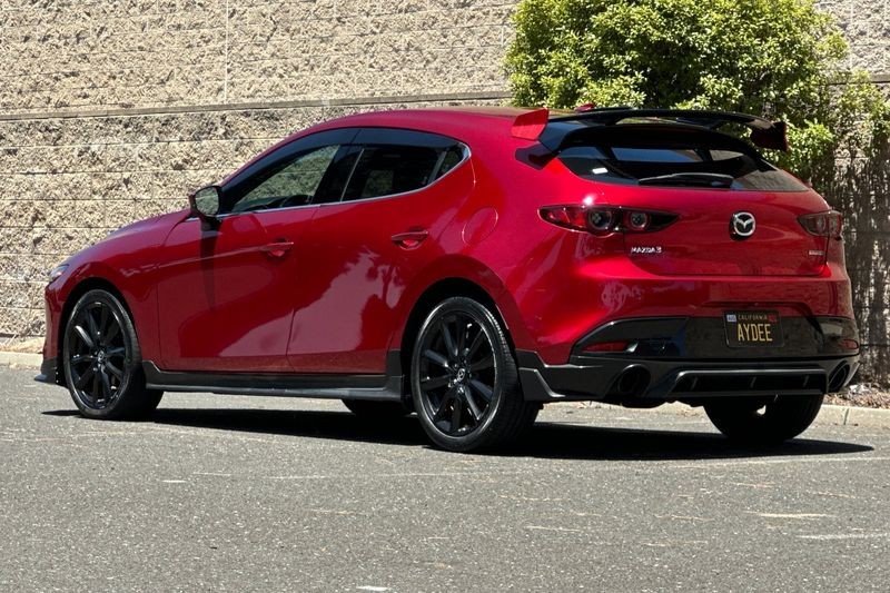 Mazda Mazda3 Vehicle Full-screen Gallery Image 05