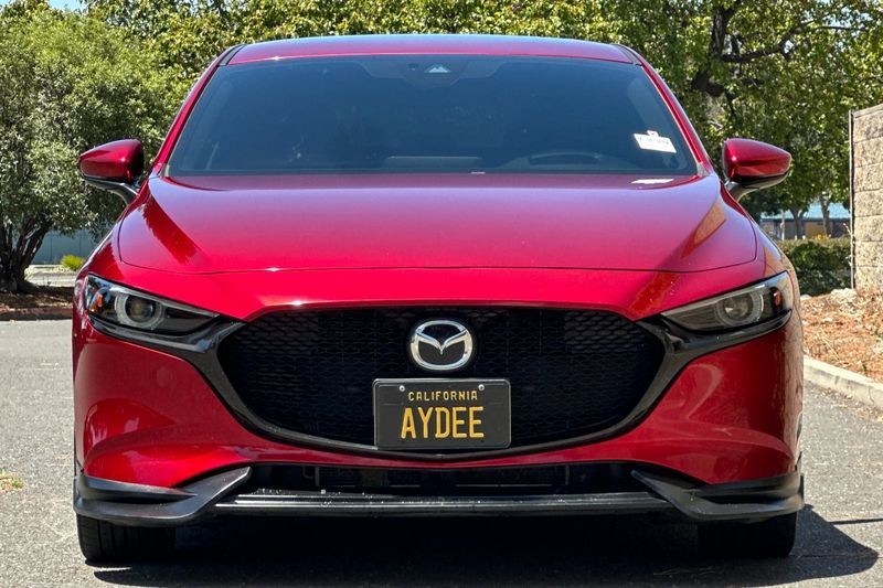 Mazda Mazda3 Vehicle Full-screen Gallery Image 09