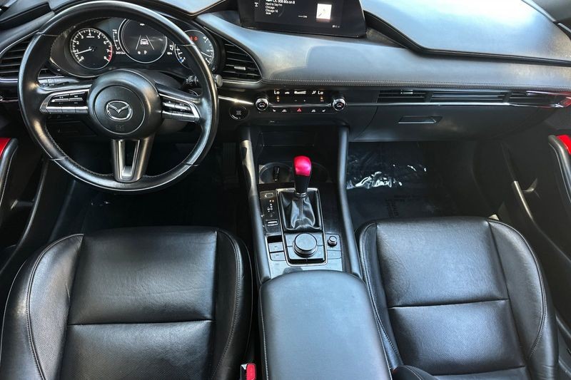 Mazda Mazda3 Vehicle Full-screen Gallery Image 15