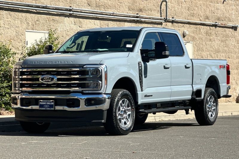 Ford F-250SD Vehicle Full-screen Gallery Image 07