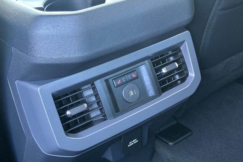 Ford F-250SD Vehicle Full-screen Gallery Image 13