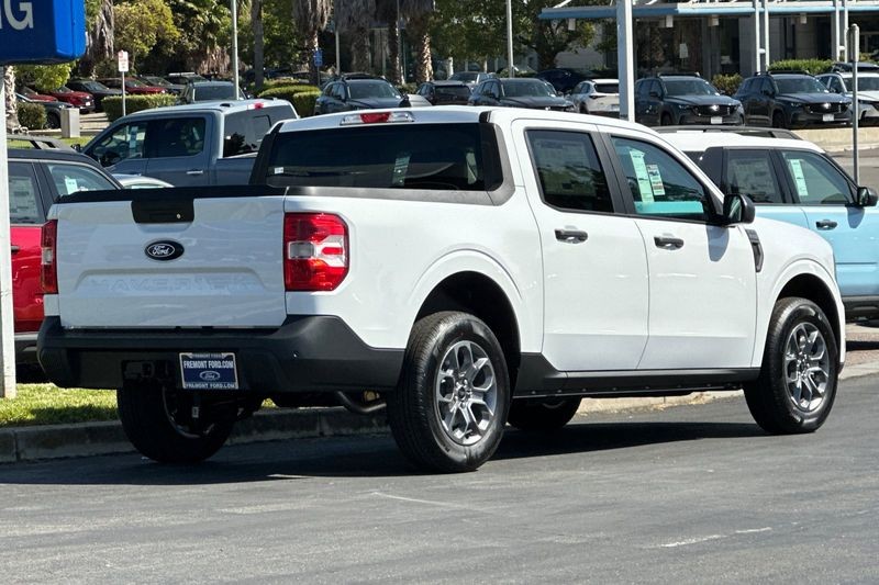Ford Maverick Vehicle Full-screen Gallery Image 03