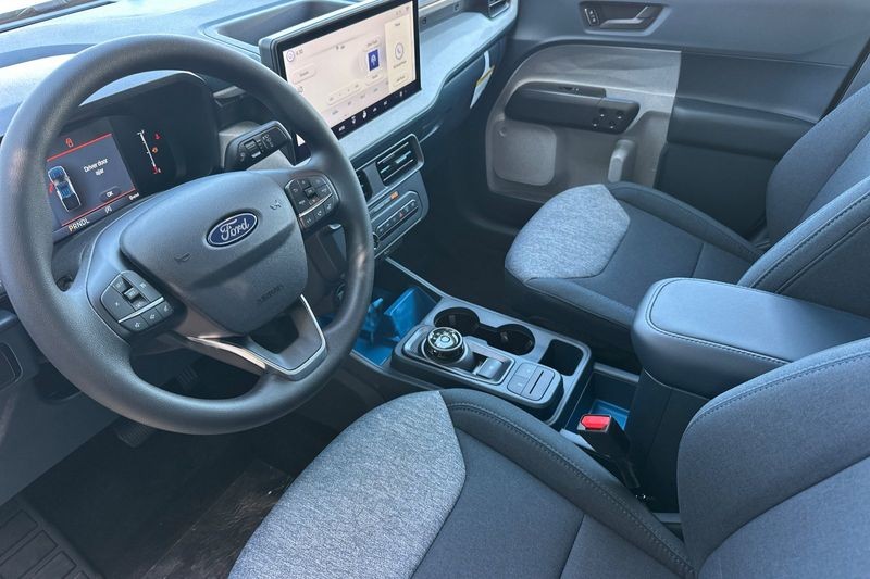 Ford Maverick Vehicle Full-screen Gallery Image 09