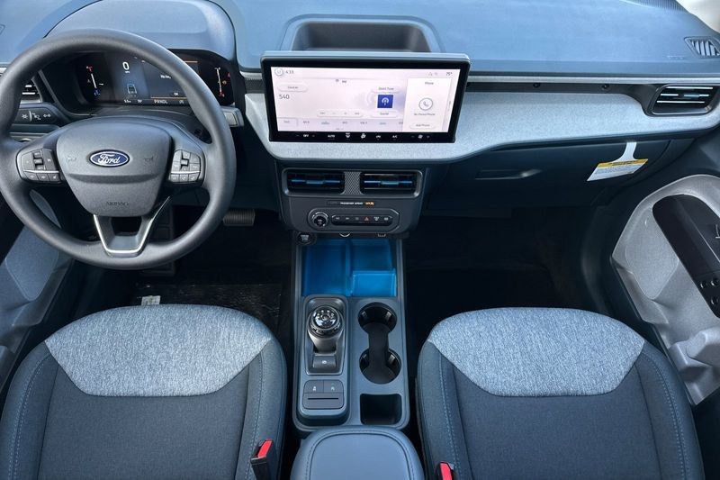 Ford Maverick Vehicle Full-screen Gallery Image 14