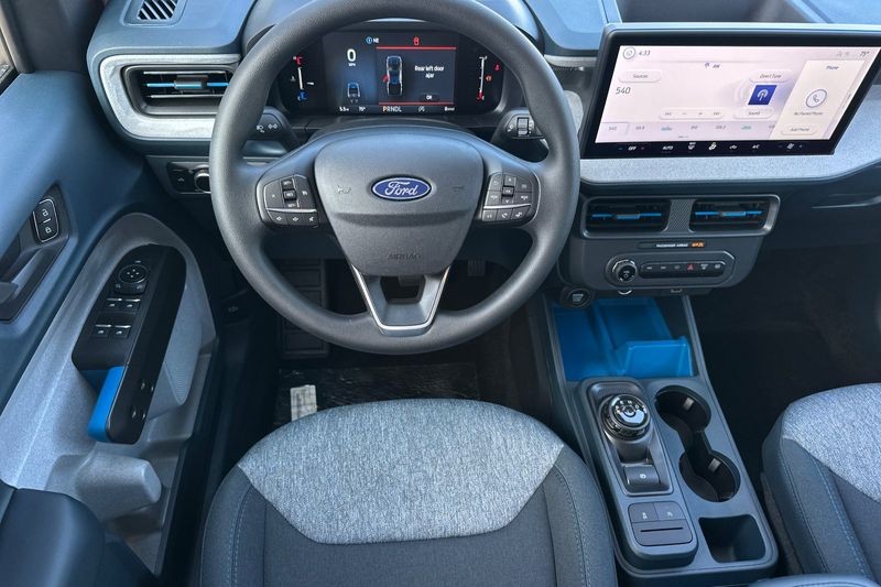 Ford Maverick Vehicle Full-screen Gallery Image 15