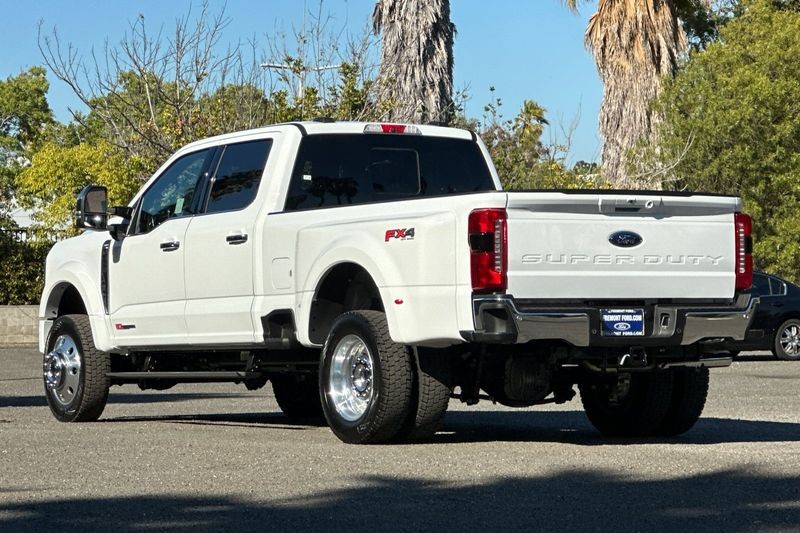 Ford F-450SD Vehicle Full-screen Gallery Image 05