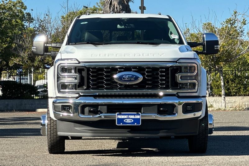 Ford F-450SD Vehicle Full-screen Gallery Image 08