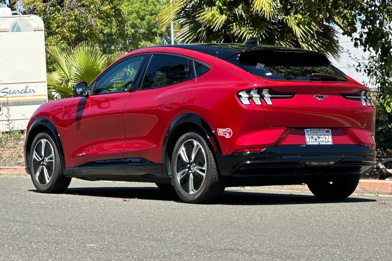 Ford Mustang Mach-E Vehicle Full-screen Gallery Image 05