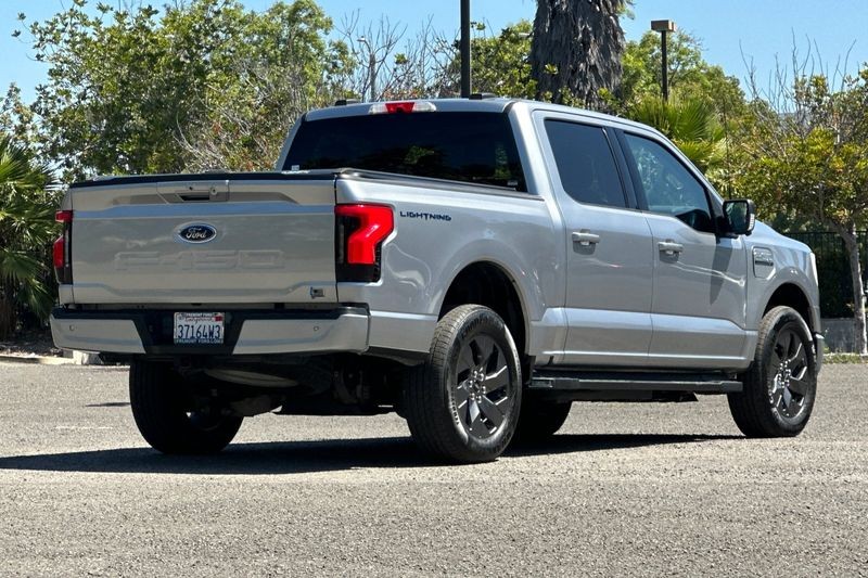 Ford F-150 Lightning Vehicle Full-screen Gallery Image 03