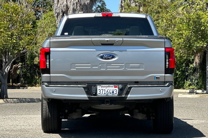 Ford F-150 Lightning Vehicle Full-screen Gallery Image 04