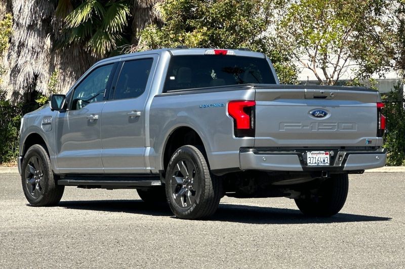 Ford F-150 Lightning Vehicle Full-screen Gallery Image 05