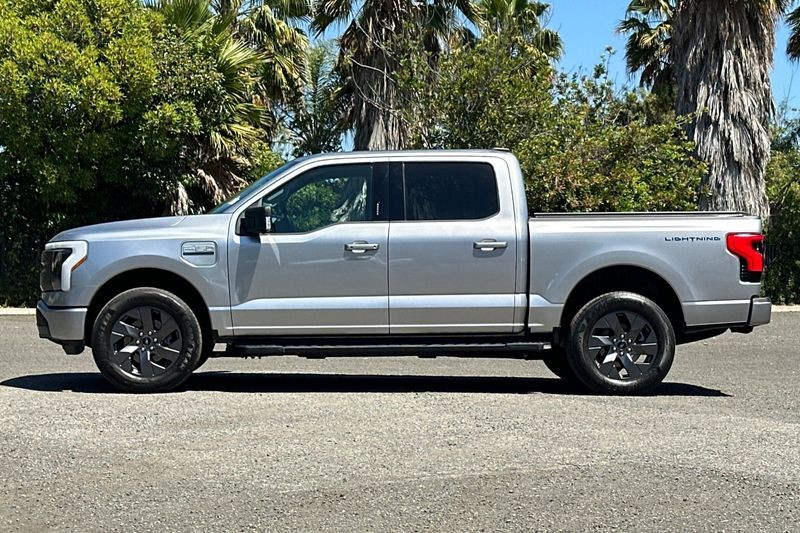 Ford F-150 Lightning Vehicle Full-screen Gallery Image 07