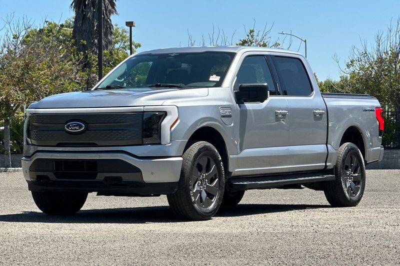 Ford F-150 Lightning Vehicle Full-screen Gallery Image 08