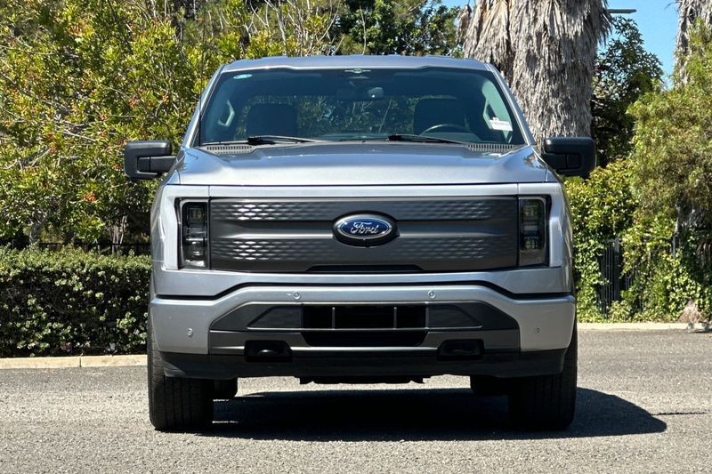 Ford F-150 Lightning Vehicle Full-screen Gallery Image 09