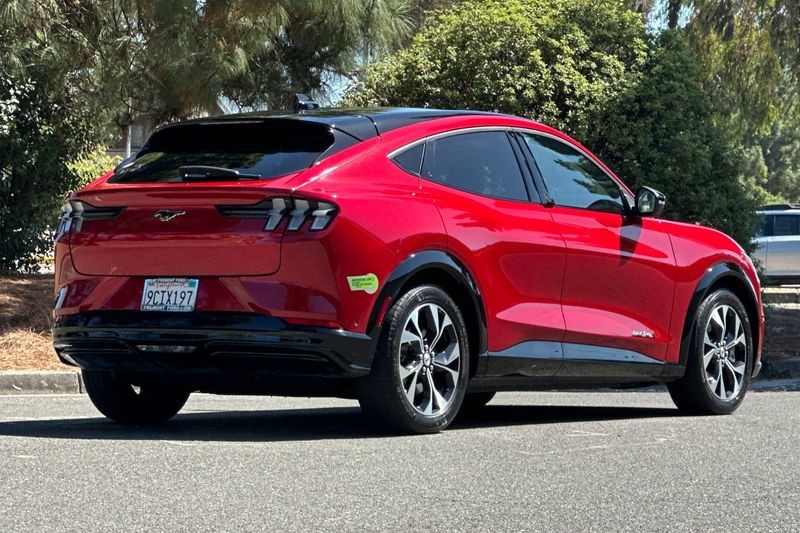 Ford Mustang Mach-E Vehicle Full-screen Gallery Image 03