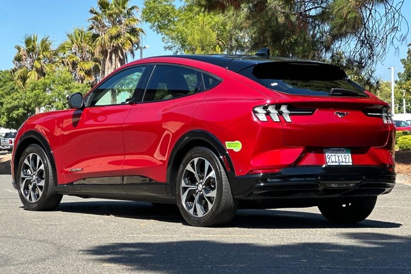 Ford Mustang Mach-E Vehicle Full-screen Gallery Image 05