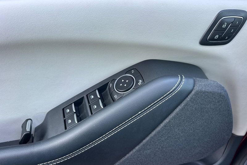 Ford Mustang Mach-E Vehicle Full-screen Gallery Image 11