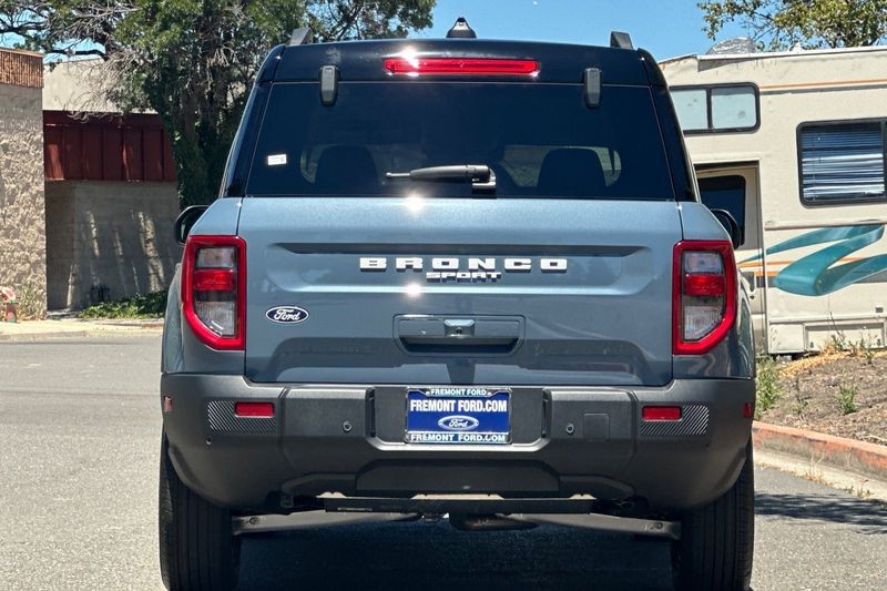 Ford Bronco Sport Vehicle Full-screen Gallery Image 04
