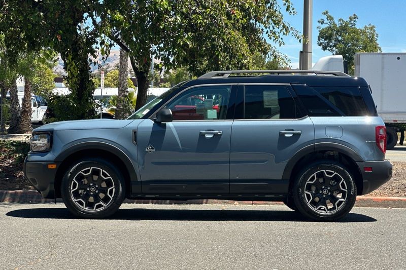 Ford Bronco Sport Vehicle Full-screen Gallery Image 06