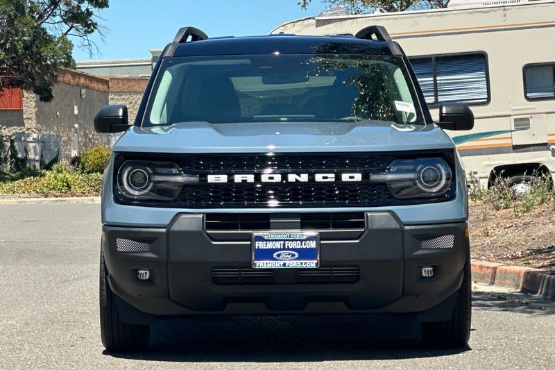 Ford Bronco Sport Vehicle Full-screen Gallery Image 08