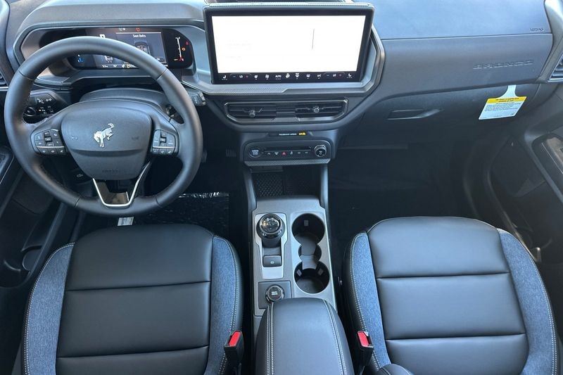 Ford Bronco Sport Vehicle Full-screen Gallery Image 14