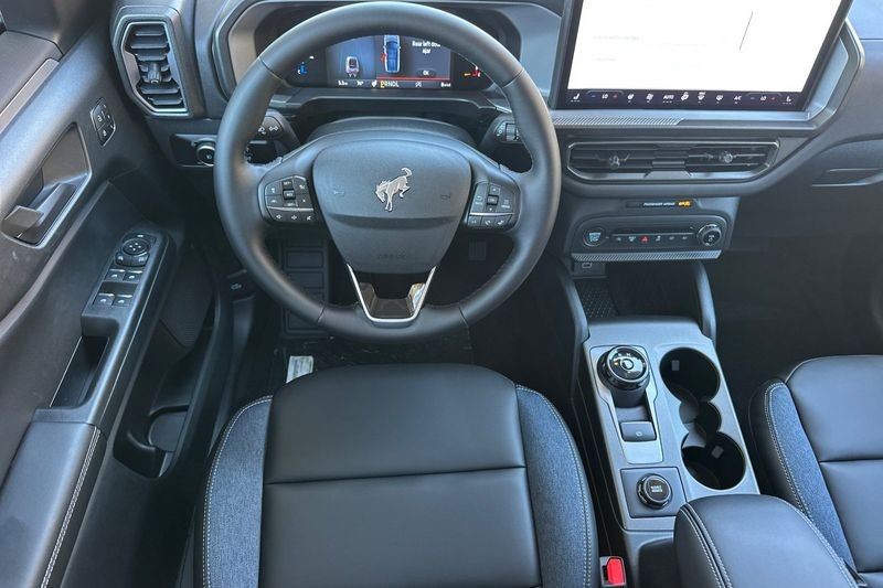 Ford Bronco Sport Vehicle Full-screen Gallery Image 15