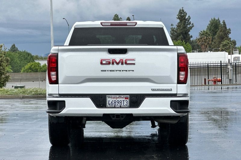 GMC Sierra 1500 Vehicle Full-screen Gallery Image 04