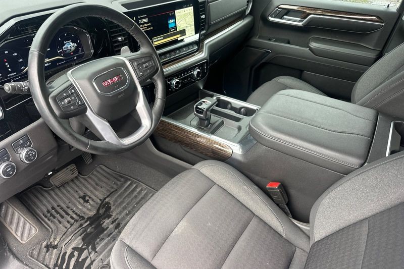 GMC Sierra 1500 Vehicle Full-screen Gallery Image 10