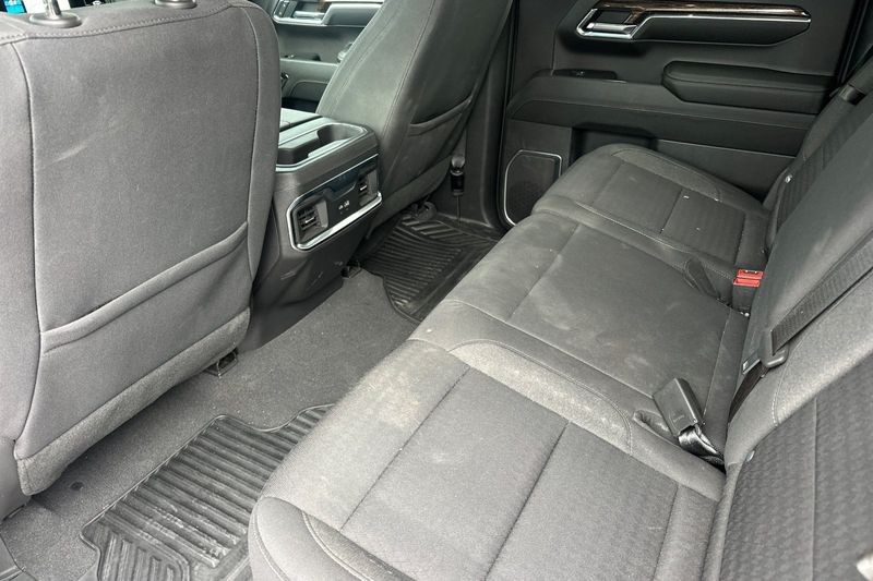GMC Sierra 1500 Vehicle Full-screen Gallery Image 14