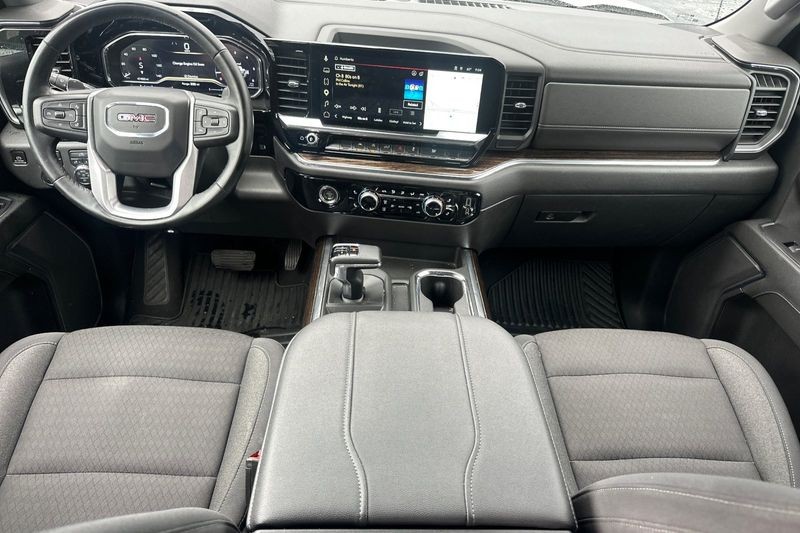 GMC Sierra 1500 Vehicle Full-screen Gallery Image 15