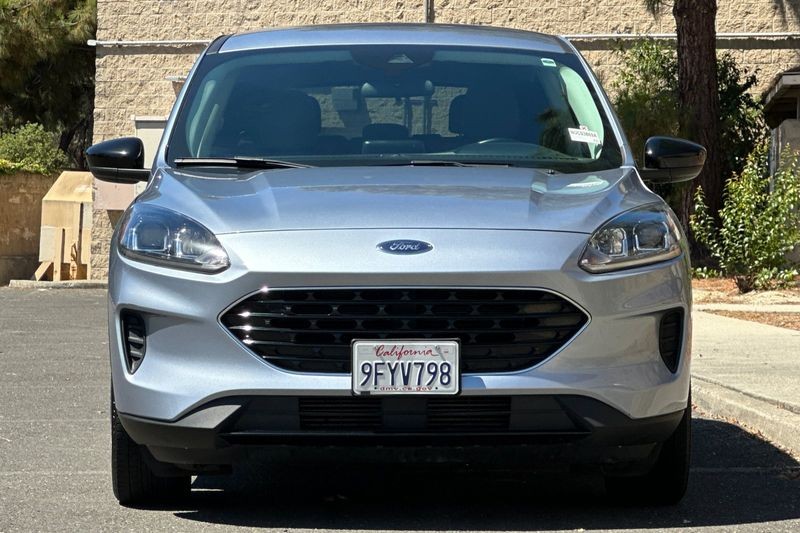 Ford Escape Vehicle Full-screen Gallery Image 09