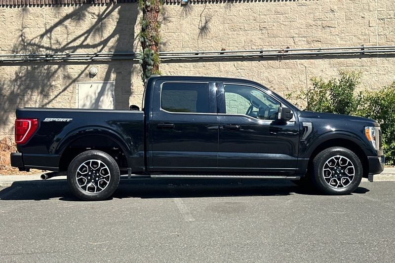 Ford F-150 Vehicle Full-screen Gallery Image 02