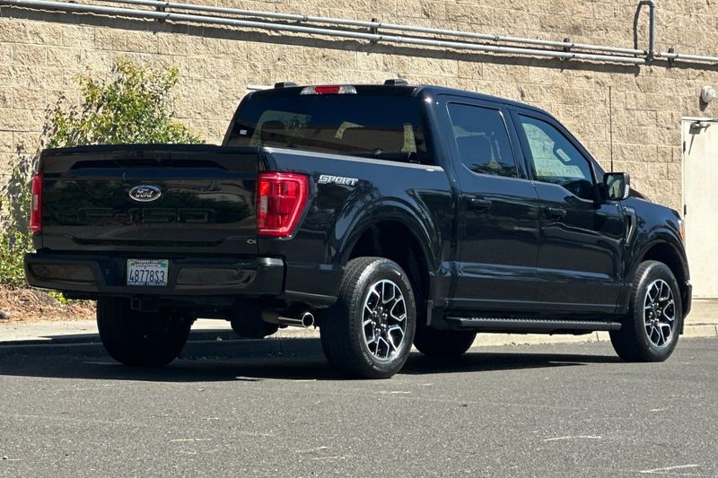 Ford F-150 Vehicle Full-screen Gallery Image 03