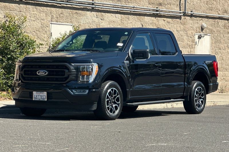 Ford F-150 Vehicle Full-screen Gallery Image 08