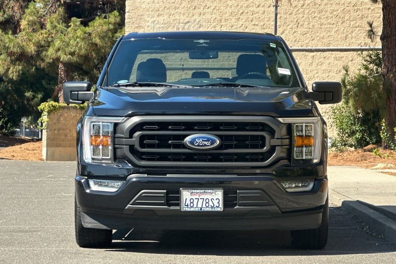 Ford F-150 Vehicle Full-screen Gallery Image 09