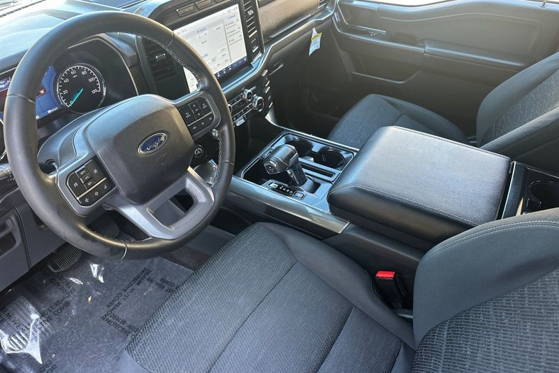 Ford F-150 Vehicle Full-screen Gallery Image 10
