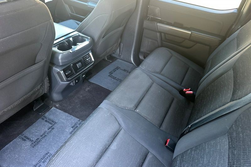 Ford F-150 Vehicle Full-screen Gallery Image 14