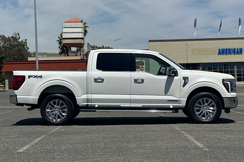 Ford F-150 Vehicle Full-screen Gallery Image 02
