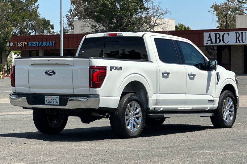 Ford F-150 Vehicle Full-screen Gallery Image 03