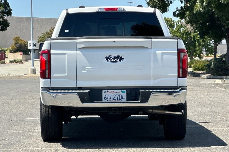 Ford F-150 Vehicle Full-screen Gallery Image 04