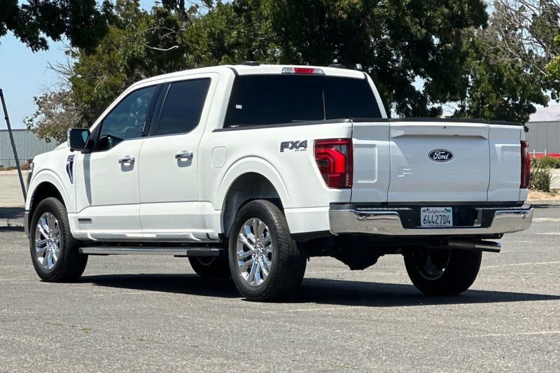 Ford F-150 Vehicle Full-screen Gallery Image 05