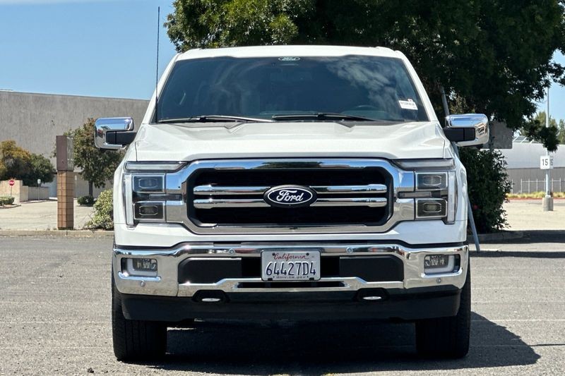 Ford F-150 Vehicle Full-screen Gallery Image 09