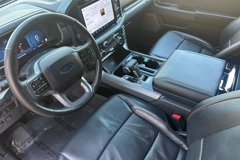 Ford F-150 Vehicle Full-screen Gallery Image 10