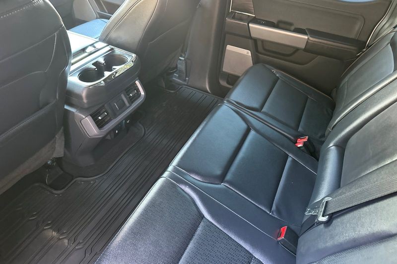 Ford F-150 Vehicle Full-screen Gallery Image 14